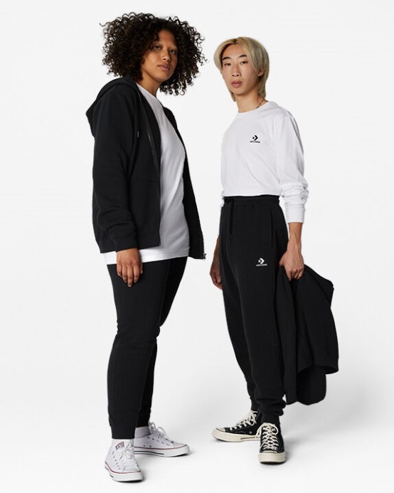 Go-to Vyšívaná Hviezda Chevron štandardný Strih Fleecové Tepláky čierne Converse