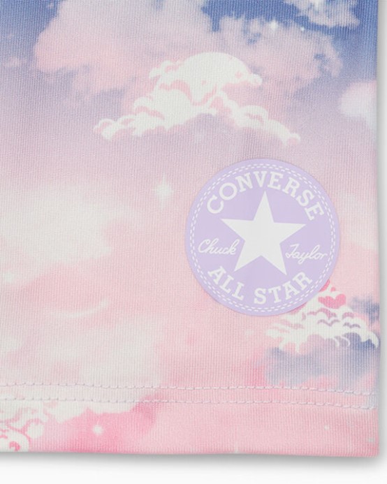 Komické Fialové Uvoľnené Tričko A Motorkárske šortky Set Converse